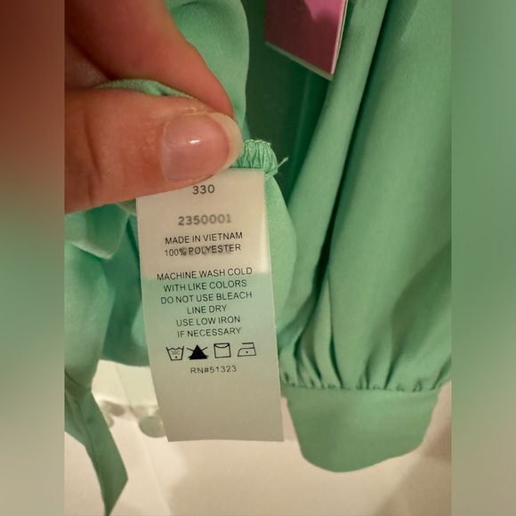 Women’s dress shirt, mint green, size medium. - Picture 4 of 4